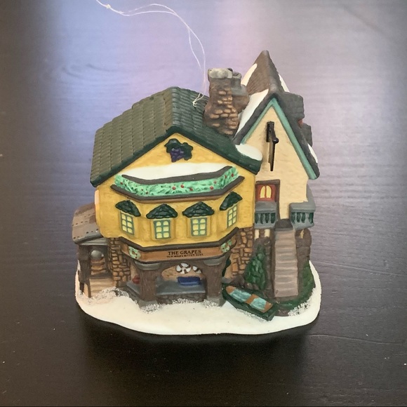 Department 56 Dickens Heritage The Grapes Inn 1996 Collector’s Edition Ornament - Picture 1 of 16